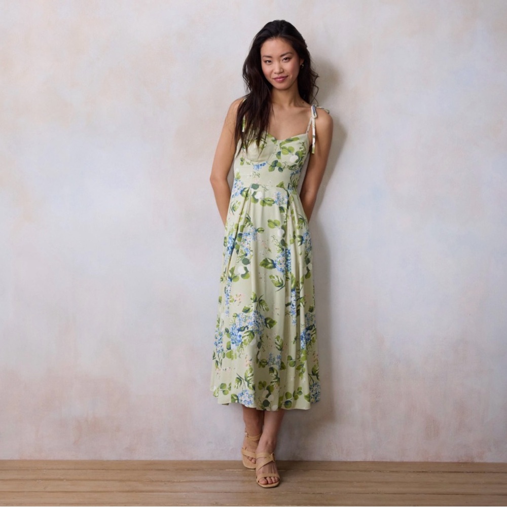 LC Lauren Conrad Floral sweetheart neck midi dress